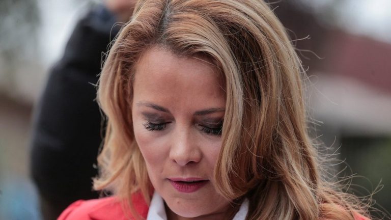 ¡Nueva denuncia! Concejal de Maipú acusa a Cathy Barriga de haber gastado más de $7 millones en aros de perla