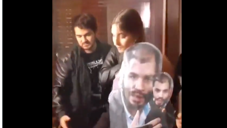 “No es gracioso”: La fuerte denuncia de Renato Garín en contra de la hija Fernando Atria tras usar su rostro en una piñata