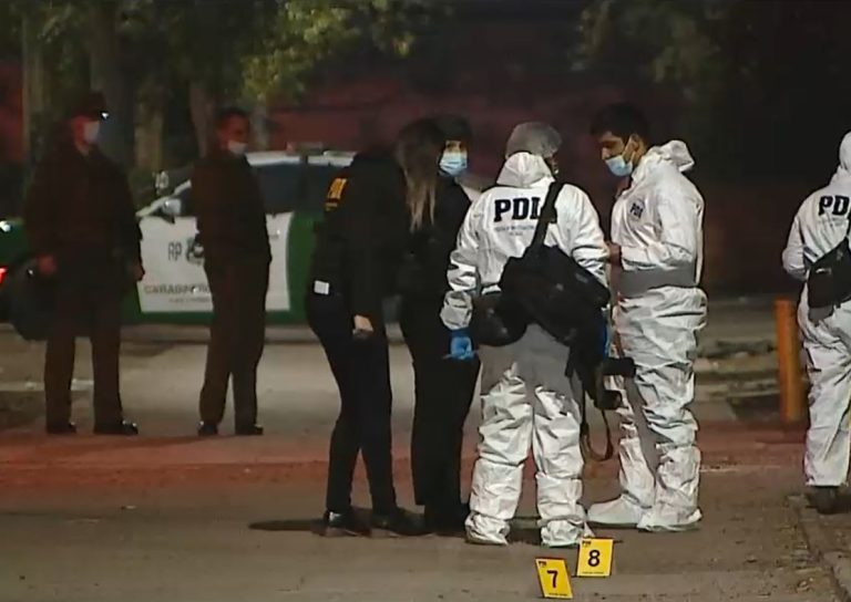 Doble homicidio en La Granja: Los balearon desde un auto fuera de una casa