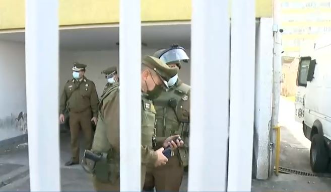 Amplio operativo policial: Allanan edificio por ocupación ilegal de 35 departamentos en La Cisterna
