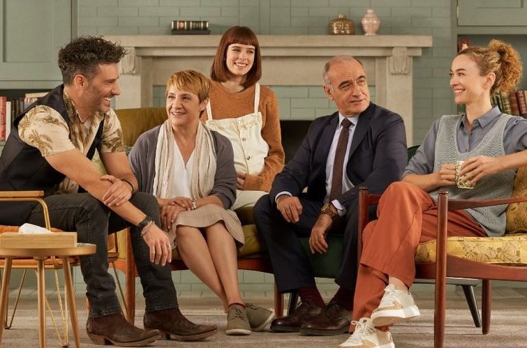 La serie Días Mejores, con el querido actor de Merlí, será estrenada en Chilevisión