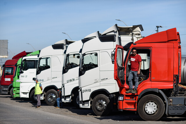 Gobierno logra acuerdo con contratistas forestales para finalizar paro de camioneros en el Biobío