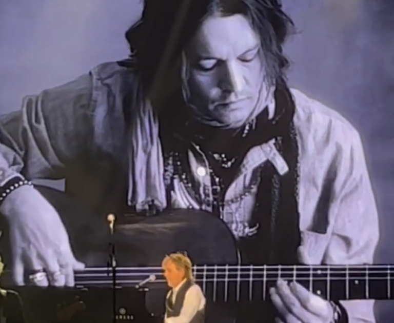 En pleno concierto y en pantalla gigante: Paul McCartney demostró su apoyo a Johnny Depp