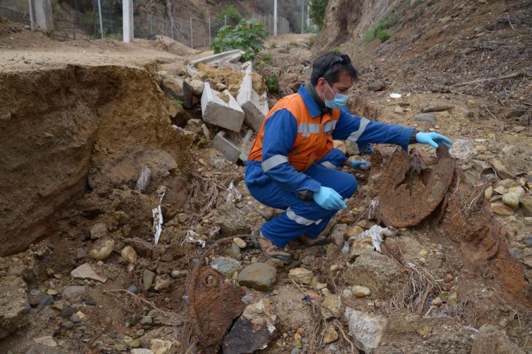 Encuentran 12 tambores enterrados en Las Salinas: Investigan presencia de hidrocarburos en su interior
