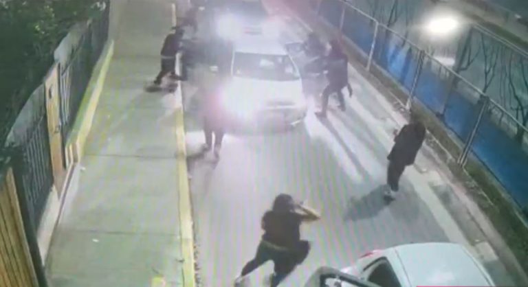 Con latas de cerveza en la mano: 10 sujetos realizaron encerrona a una conductora en Renca