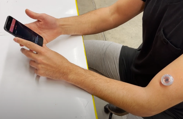 Del porte de una tapa de botella: Crean aparato capaz de medir glucosa, alcohol y fatiga muscular a la vez