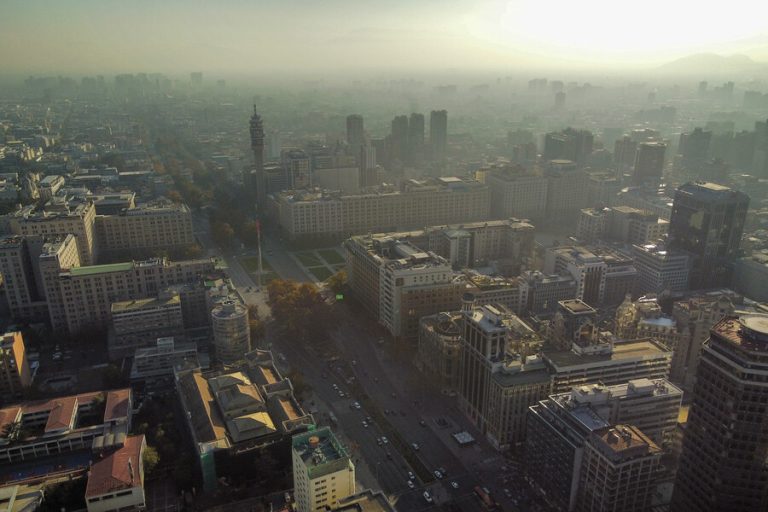 Autoridades decretan alerta ambiental preventiva para este miércoles en la Región Metropolitana