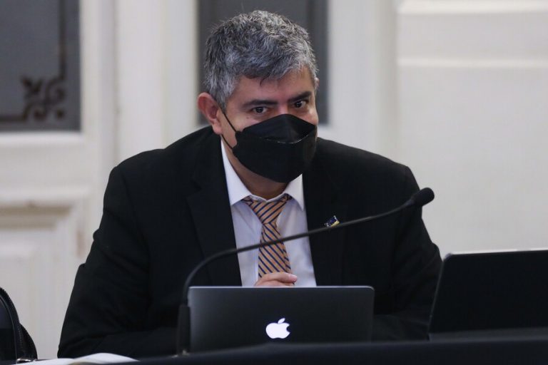 Convencional Daza y desmilitarización de Carabineros: 