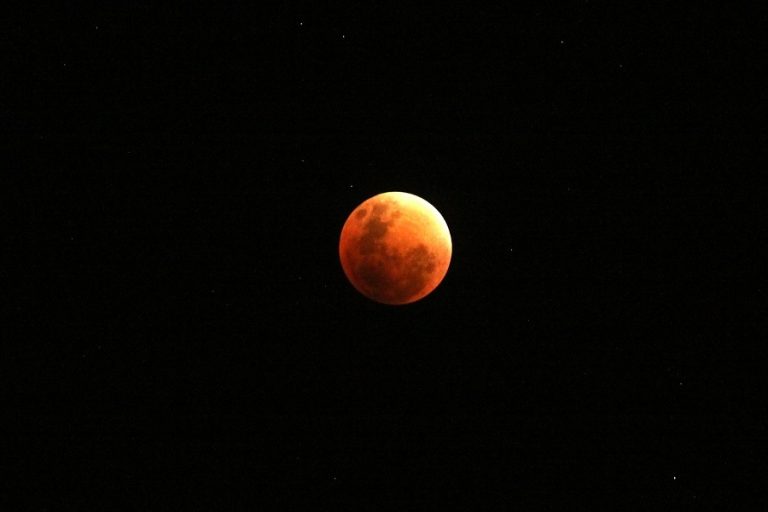 Eclipse lunar: Cuándo y a qué hora se verá la Luna de Sangre en Chile