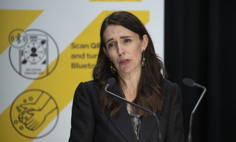 Jacinda Ardern dio positivo por COVID-19 con síntomas leves: Permanecerá aislada durante una semana