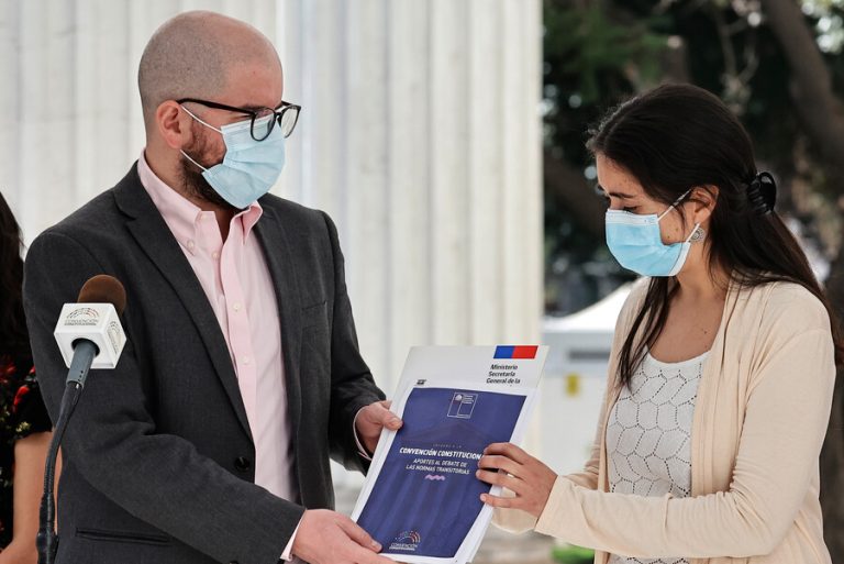 Jackson se reunió con mesa directiva de la CC y entregó recomendaciones para comisión de normas transitorias