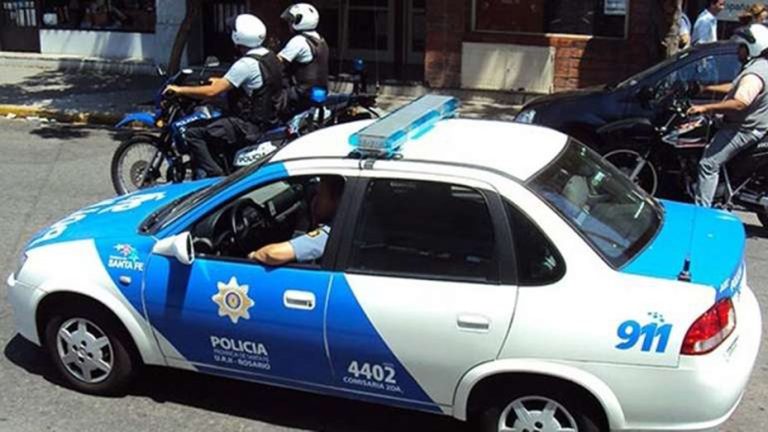 Hombre estaba prófugo de la justicia y fue entregado a la policía por su mamá tras una discusión