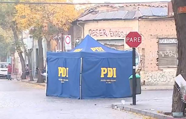 Vecinos reportaron decenas de disparos: Balacera en Santiago dejó una mujer muerta y dos heridos