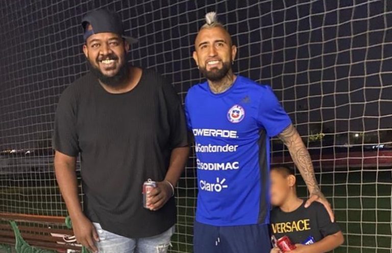 Ex guardaespaldas de Arturo Vidal ofrece servicios para personas que realizan trámites riesgosos