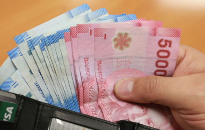 Así ha sido la evolución del salario mínimo desde el retorno a la democracia