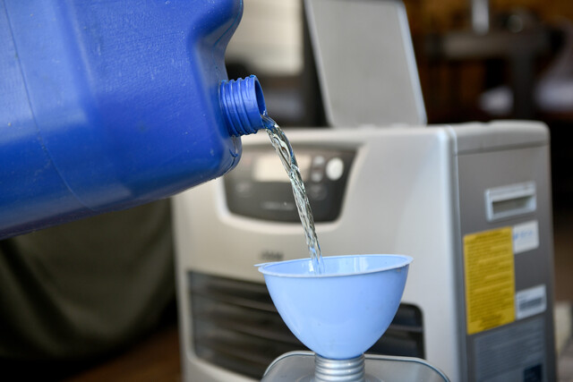 Mario Marcel anuncia que desde la próxima semana bajarán los precios de la parafina