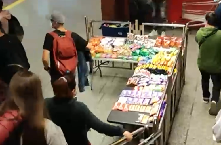 Recorrido por las estaciones del Metro: Experto advierte riesgos evidentes por comercio informal