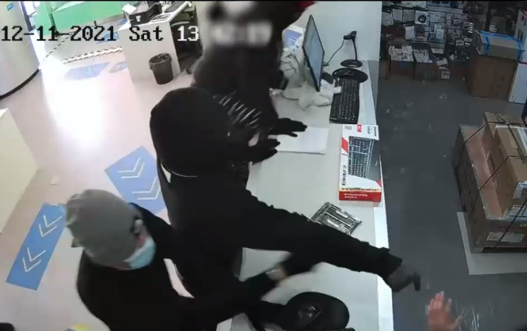 PDI desarticula banda dedicada a robar tiendas de tecnología: Avalúo bordea los $800 millones