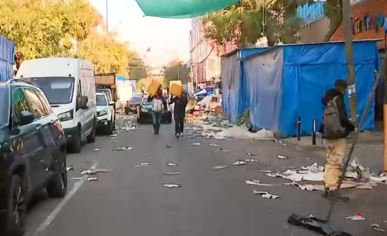 Comercio informal en Meiggs: Retiran más de 70 toldos azules y locatarios comprometen 