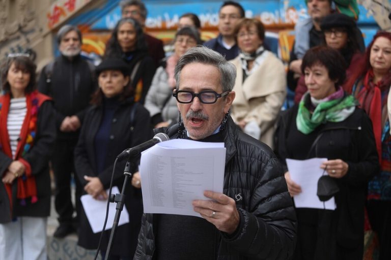 Alfredo Castro lideró encuentro de artistas por el Apruebo: 