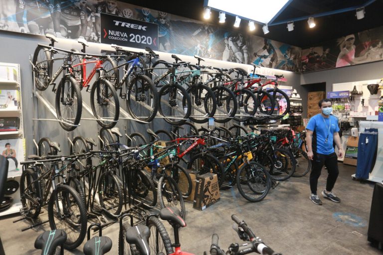 35 bienes y servicios: ¿Cuáles son los productos que bajan de precio pese a la inflación?