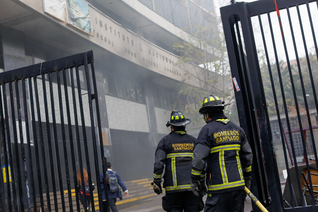 [VIDEO] Así quedó el Instituto Nacional tras incendio que afectó sus dependencias