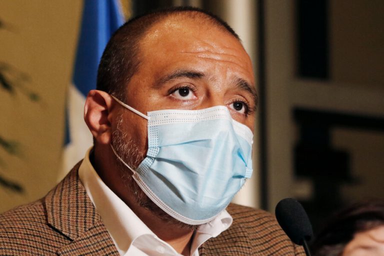 Ministro de Educación defiende uso del lenguaje inclusivo: “No es para una polémica”