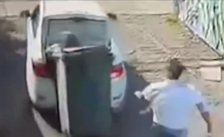 Insólito robo: El momento cuando sujetos intentan sustraer un contenedor de basura en Lo Espejo