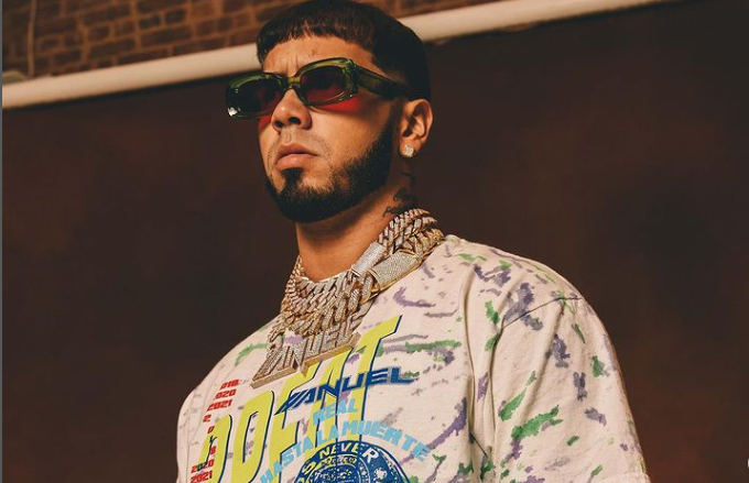 Ahora el COVID-19: Anuel AA sigue alejado de los escenarios en Chile tras contagios en su equipo