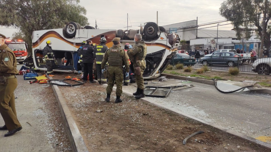 Accidente entre camión y bus interurbano deja dos fallecidos y más de ...