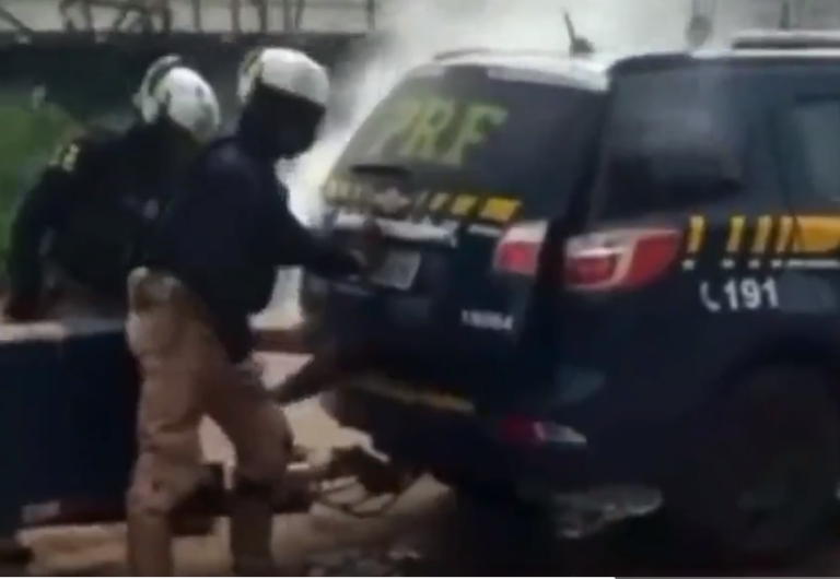 Hombre muere asfixiado en Brasil tras arresto: Policía lo habría encerrado con gas lacrimógeno