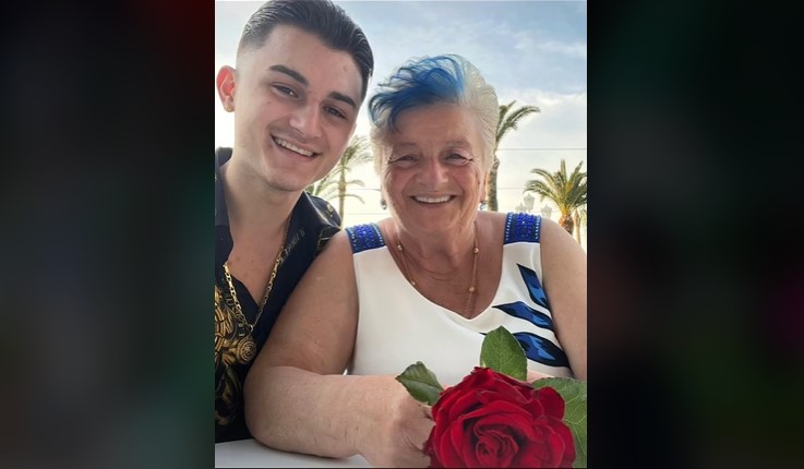 Joven de 19 años le propuso matrimonio a su novia de 76 y publicó el momento en TikTok