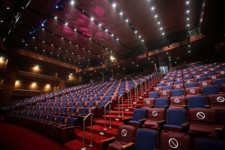 Bono para trabajadores de la cultura: Cómo postular y quiénes pueden optar al aporte monetario de $450 mil