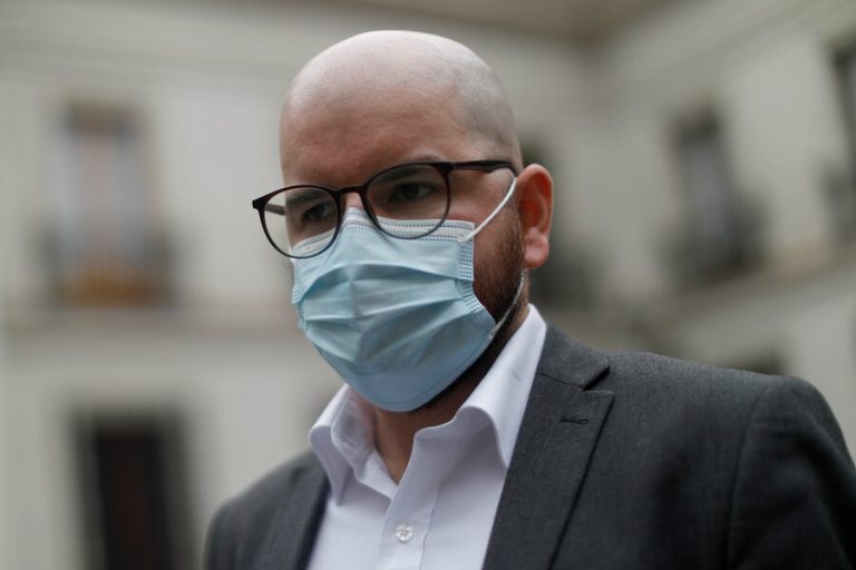 Jackson responde a críticas por campaña sobre plebiscito: 