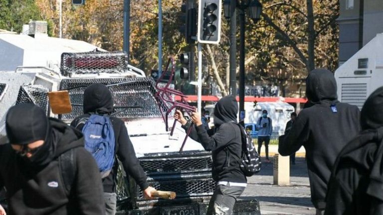 ¿Cuáles son las demandas de los alumnos? Preocupación por protestas y violencia en liceos emblemáticos