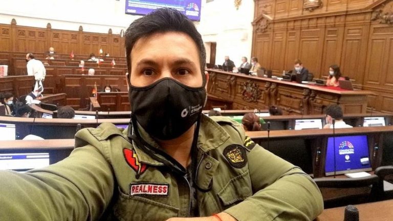 ¡Insólito! Convencional Núñez votó desde la ducha en comisión de Medio Ambiente