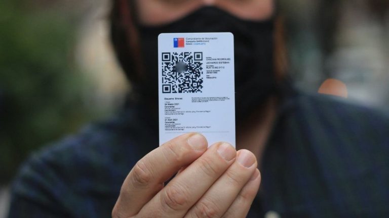 Gobierno anunció que el pase de movilidad será bloqueado a quienes no tengan su cuarta vacuna