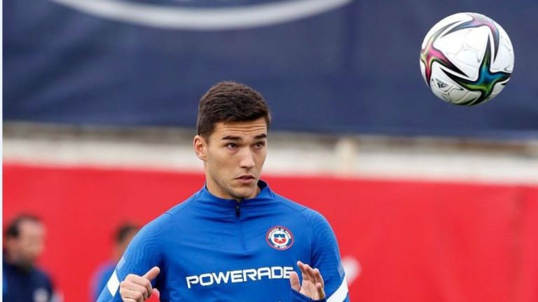 Robbie Robinson perdió el control y se puso a pelear en pleno partido: fue expulsado