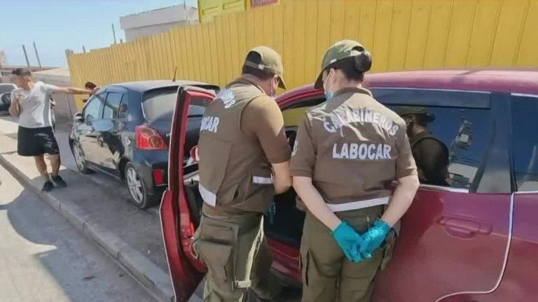 Periodista de Chilevisión fue amedrentado desde un automóvil que portaba armas y municiones