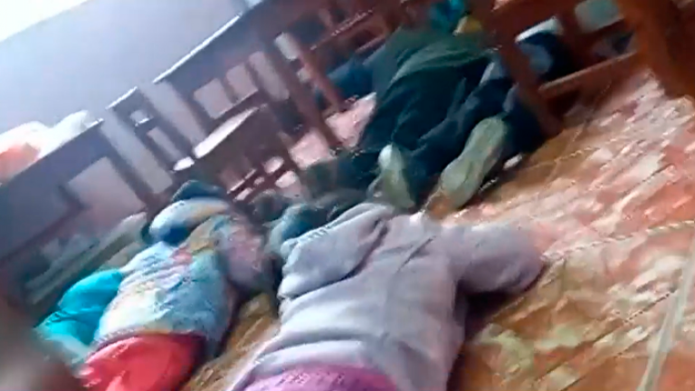 Impactante registro: Niños de jardín infantil se protegieron de balacera en La Victoria