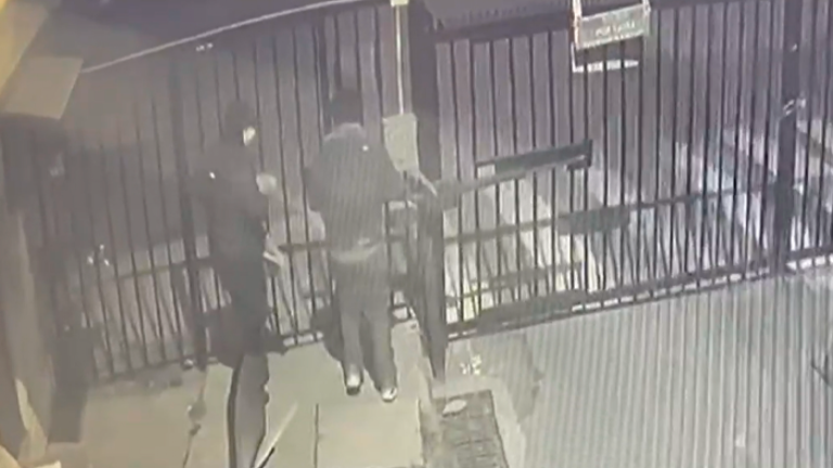 Se indignaron por no tener mucho dinero: Delincuentes amarraron y golpearon a familia durante un asalto