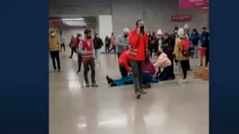 Brutal agresión a trabajadores del metro: Ocho guardias fueron heridos por vendedores ambulantes