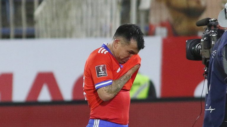 Gary Medel pide disculpas públicas por insultar a funcionarios y la Seremi de Salud estudia acciones legales