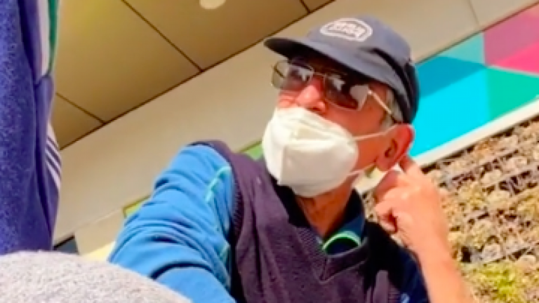 “Ando verde por un cabrito como tú”: Influencer chileno grabó cómo fue acosado por un hombre en el mall