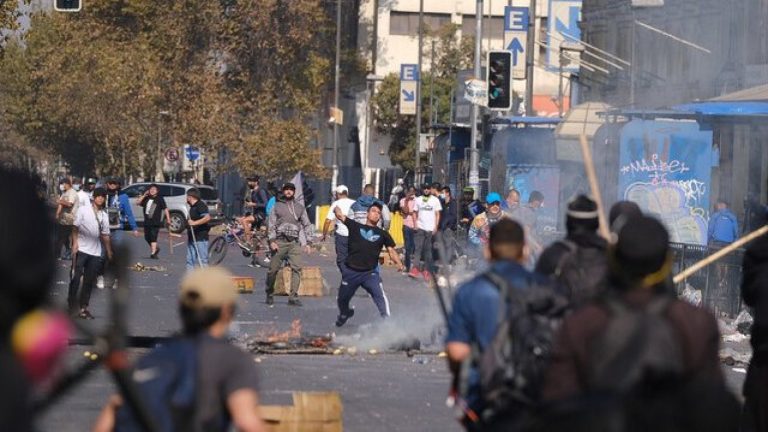 Violenta jornada: Marcha terminó con tres heridos, enfrentamientos y disparos