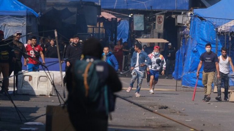 Impactantes registros: Así se vivió el violento enfrentamiento entre ambulantes y manifestantes