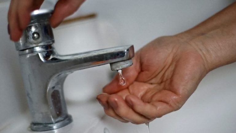 ¡Se extenderá por 15 horas! Anuncian corte de agua en dos comunas de la región Metropolitana