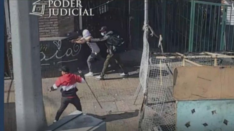 ¡Impactantes videos! Al menos 11 personas abrieron fuego en Meiggs: nueve dispararon y dos lanzaron fuegos de artificio