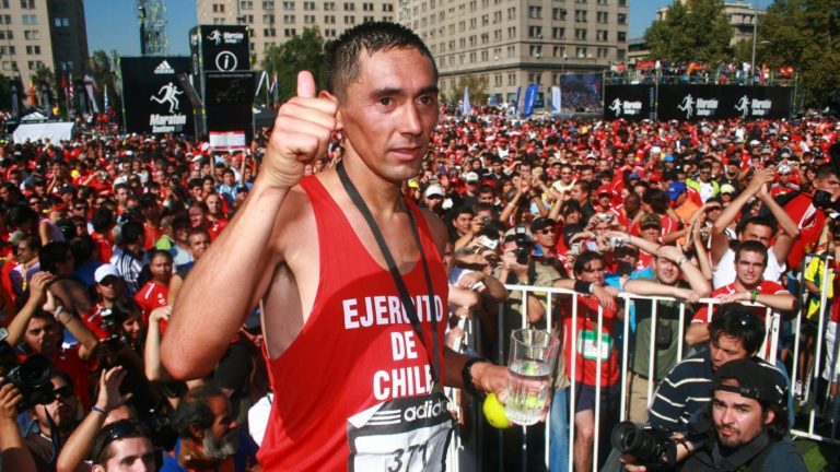 Cabeza fría, inteligencia y entrenamiento: Los consejos del último ganador chileno de la Maratón de Santiago