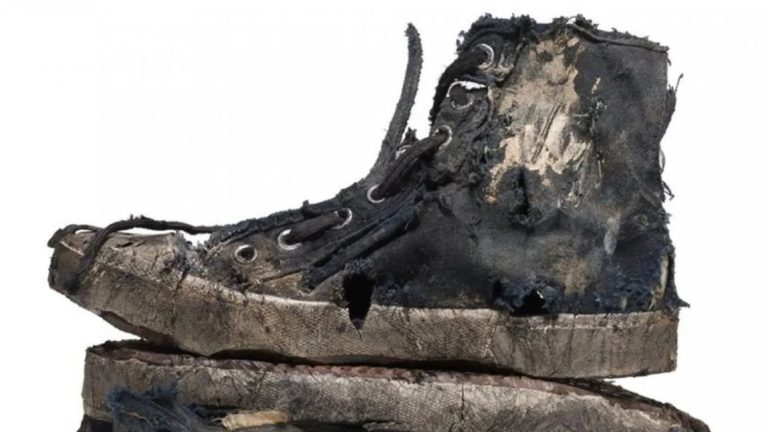 ¡Ola de reacciones! La particular línea de zapatillas 